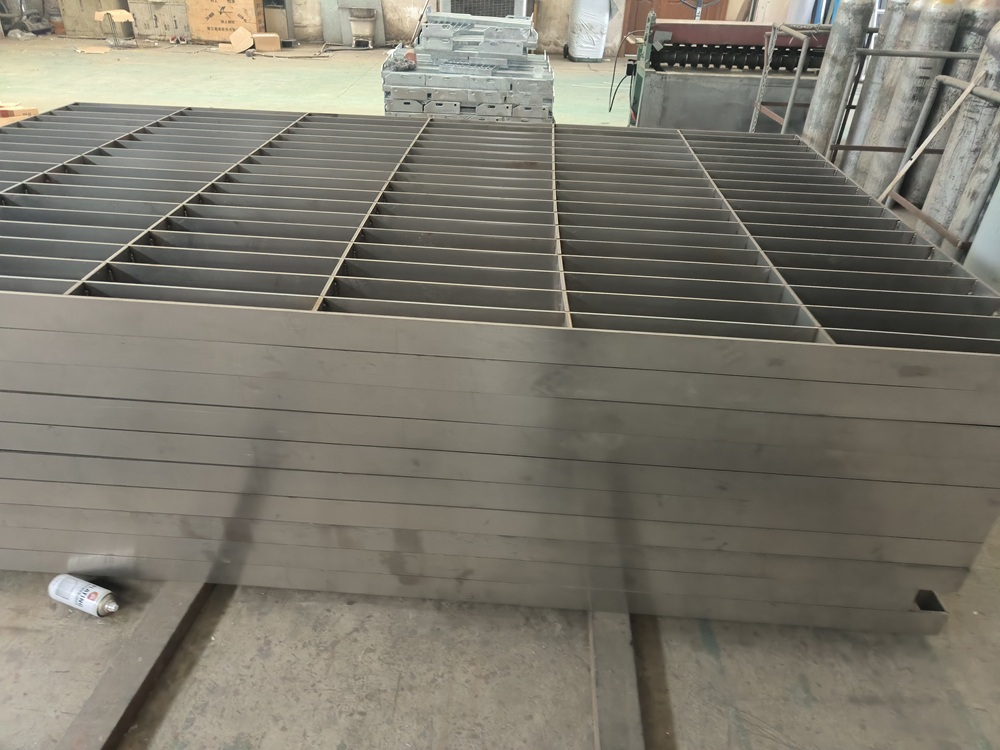 2507雙向不鏽鋼格柵(shān)-超大型格柵